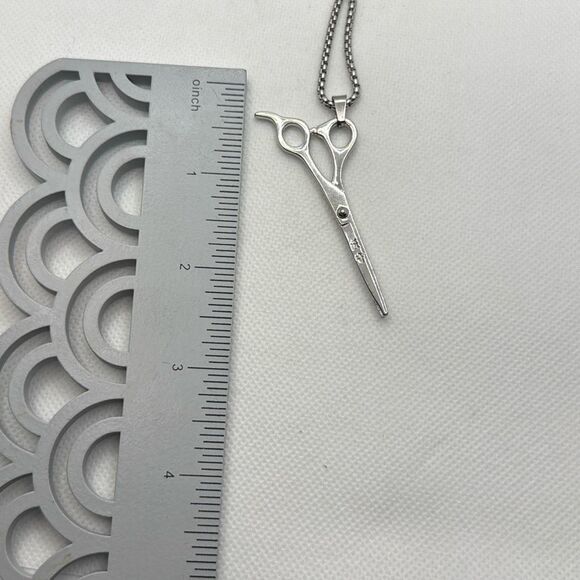 Brand New!! Barber shears pendant with chain - Picture 4 of 4